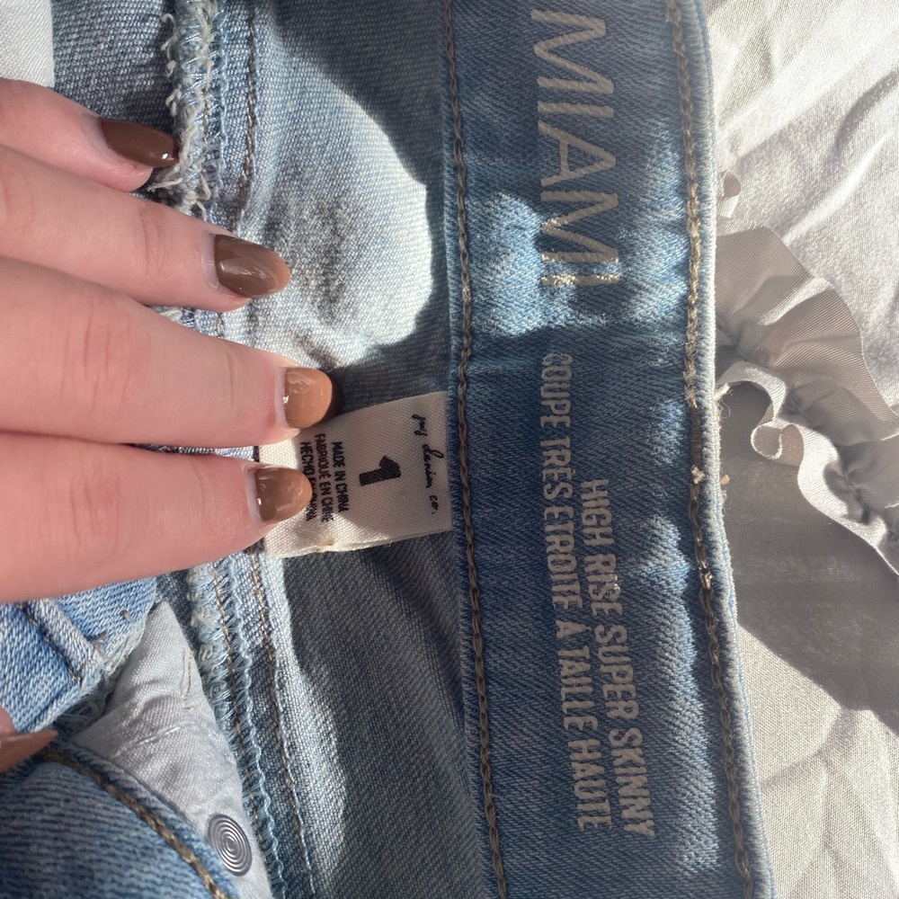 light wash skinny jeans